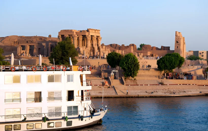 From Aswan: 4 Days Nile Cruise from Aswan to Luxor with Guide