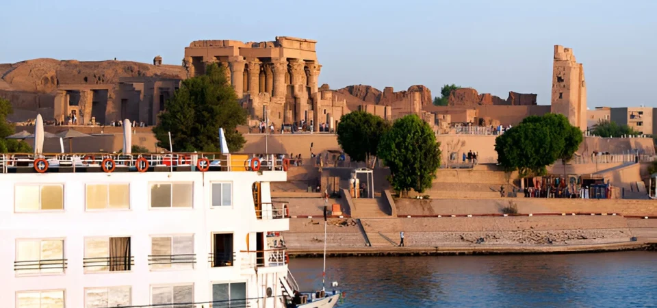 From Aswan: 4 Days Nile Cruise from Aswan to Luxor with Guide