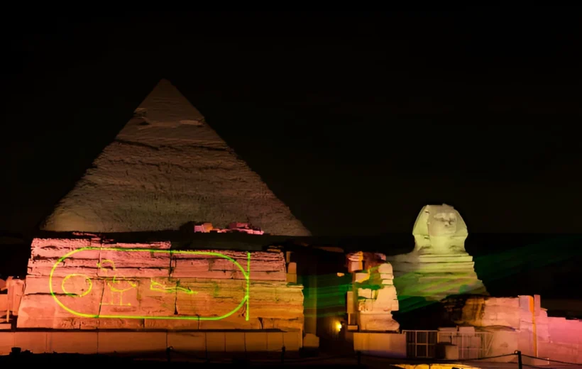 Von Kairo: Tour zu den Pyramiden von Gizeh mit Lichtshow und Transfer