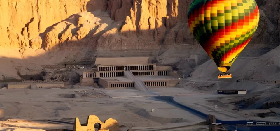 Luxor: Fahrt mit dem Heißluftballon über Relikte von Luxor